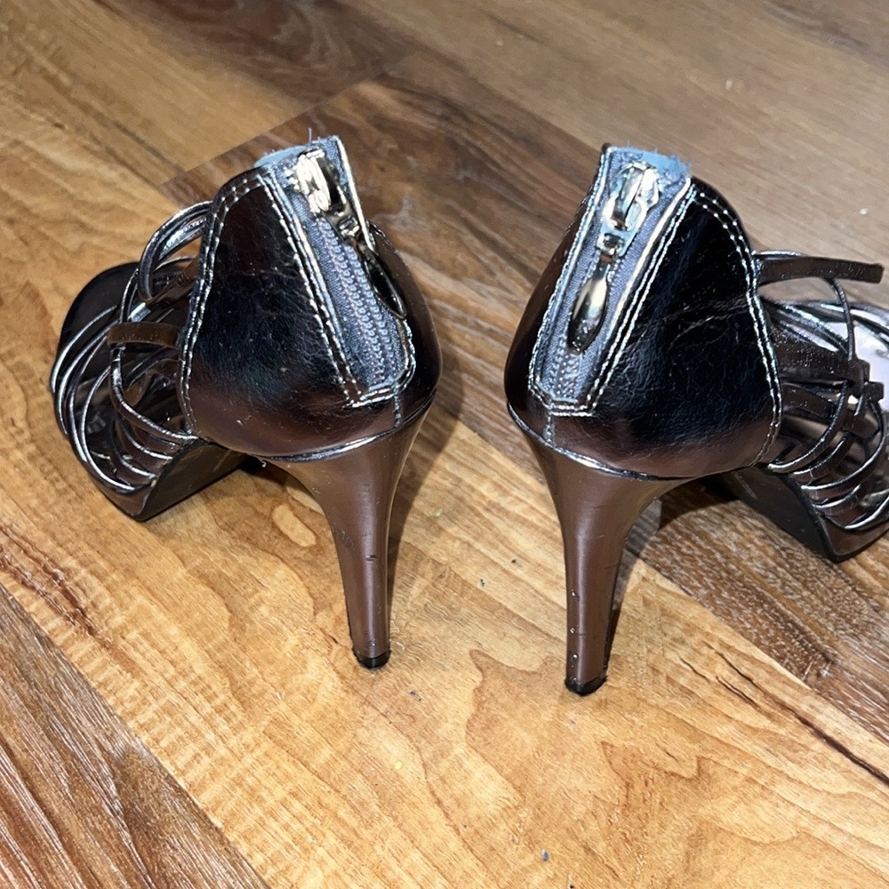 Chinese Laundry Womens Stilettos With Metallic Zipper (Size 6M) - Picture 9 of 12